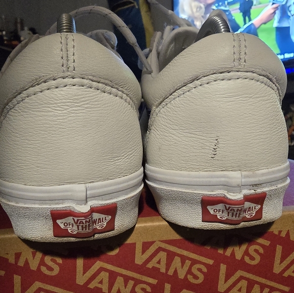 VANS OLD SKOOL, LEATHER TOP SNEAKERS. - Picture 9 of 10